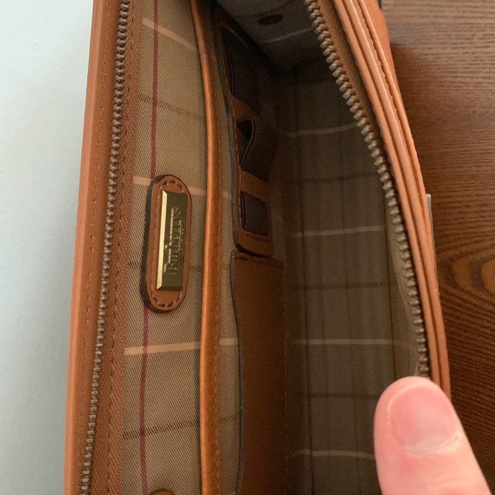 Burberry’s Vintage Clutch - Picture 8 of 8